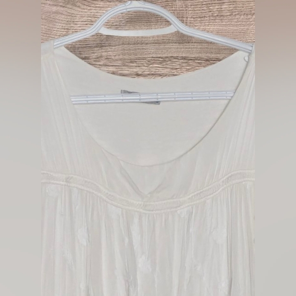 Women's (Medium) White Lightweight Embroidered Boho Lined Sleeveless Blouse - Picture 2 of 16
